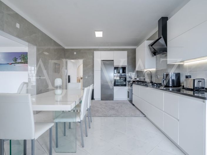 Image No.27-4 Bed House for sale