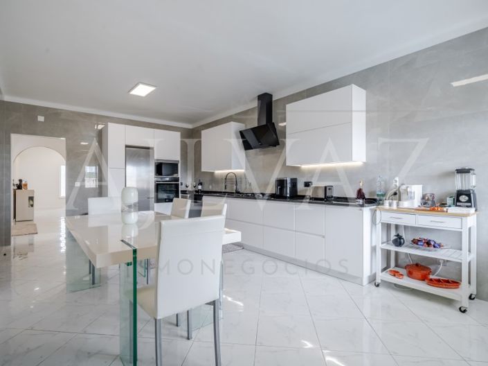 Image No.28-4 Bed House for sale