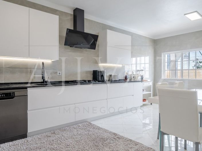 Image No.29-4 Bed House for sale