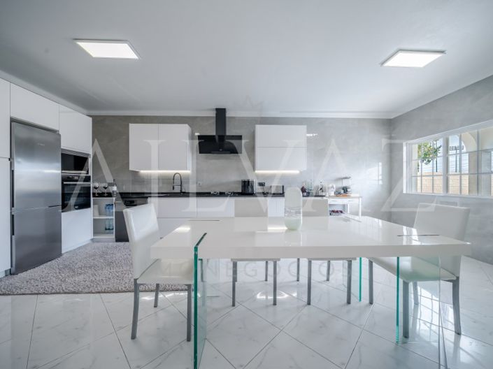 Image No.4-4 Bed House for sale