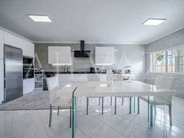 ida943c601-0000-0500-0000-000018ed998e