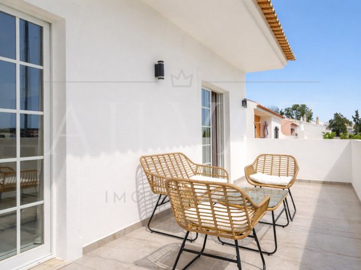 Image No.6-4 Bed House for sale