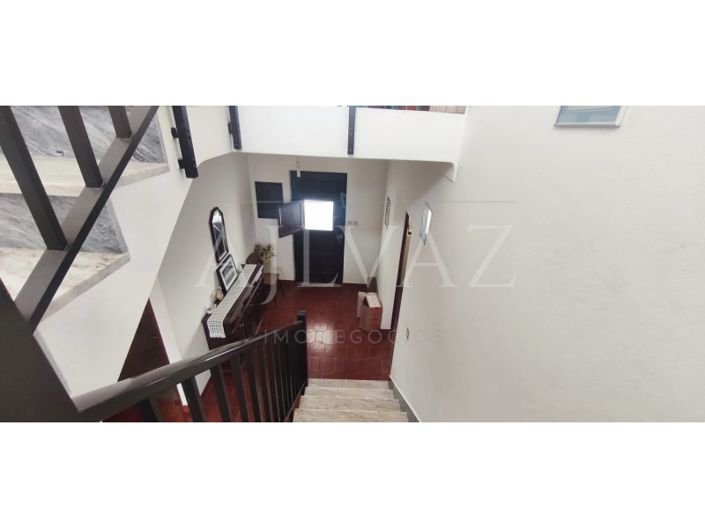 Image No.8-5 Bed House for sale