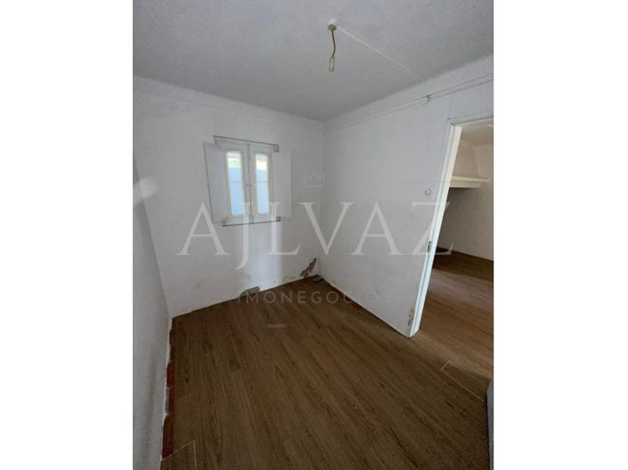 Image No.8-5 Bed House for sale