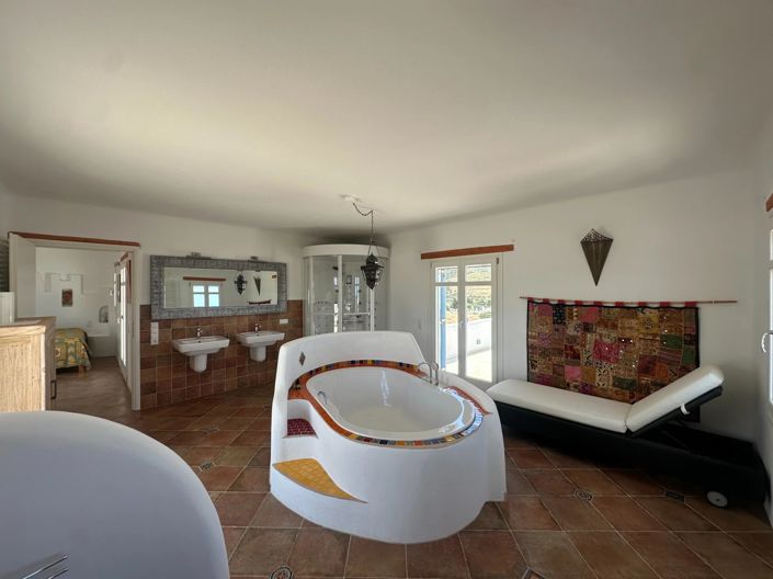 Image No.11-3 Bed House for sale