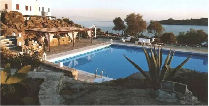 Image No.12-3 Bed Commercial for sale