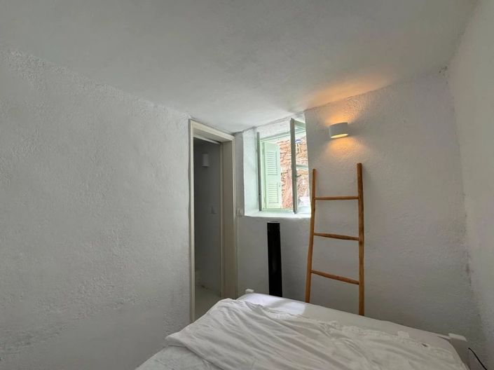 Image No.24-2 Bed House for sale