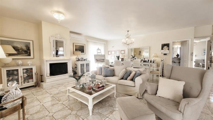 Image No.9-4 Bed Maisonette for sale