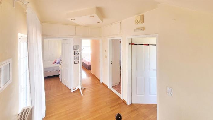 Image No.27-4 Bed Maisonette for sale