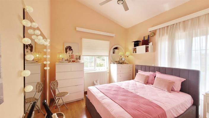 Image No.29-4 Bed Maisonette for sale