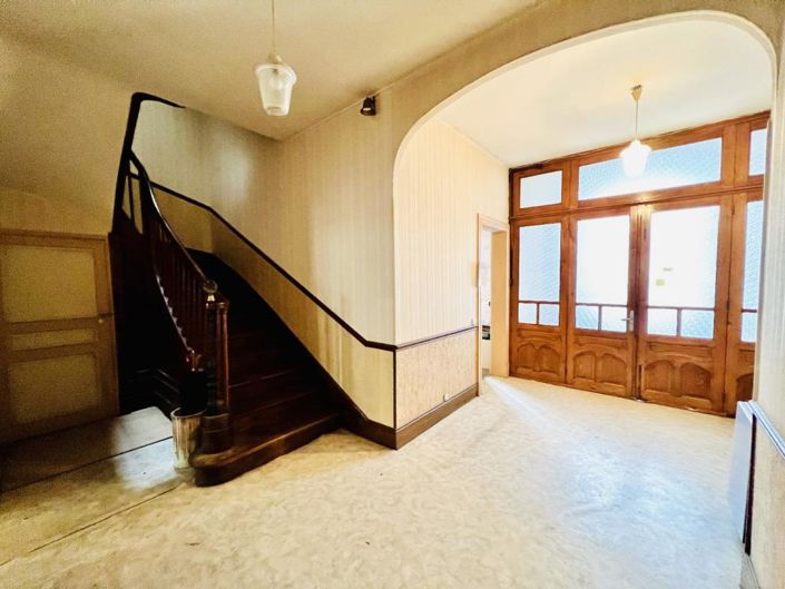 Image No.1-4 Bed Property for sale