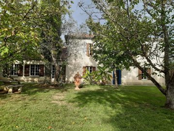 1 - Fleurance, Property