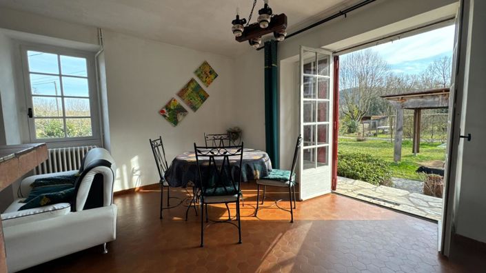 Image No.19-7 Bed Property for sale