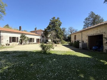 1 - Varaignes, House