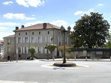 1 - Nontron, House