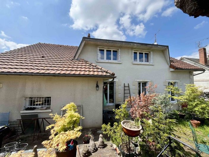 Image No.1-6 Bed Property for sale