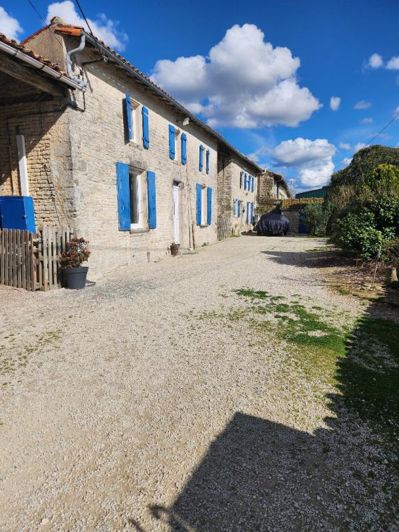 Paizay-le-Chapt, House