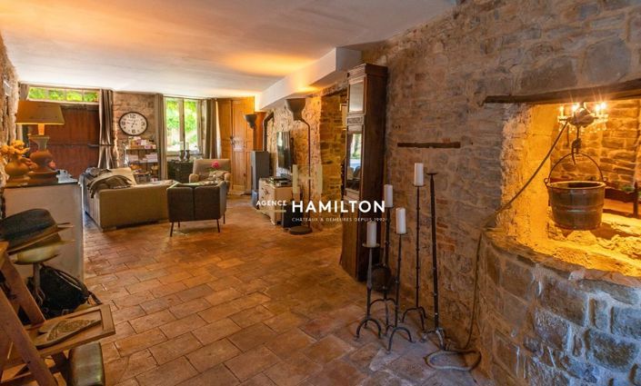 Image No.1-5 Bed Property for sale