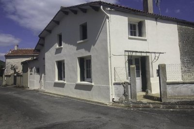 1 - Poursay-Garnaud, Property