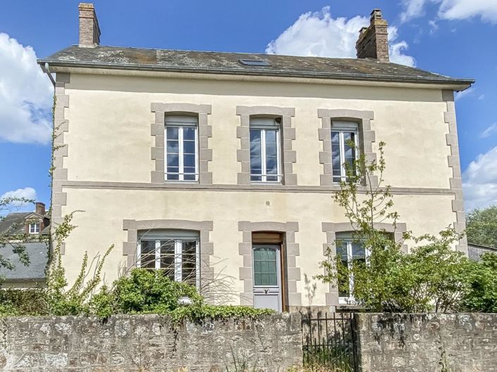 Image No.1-3 Bed Property for sale