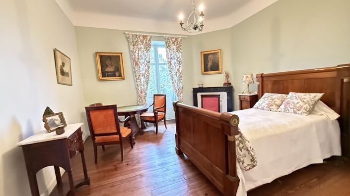 Image No.10-6 Bed Property for sale