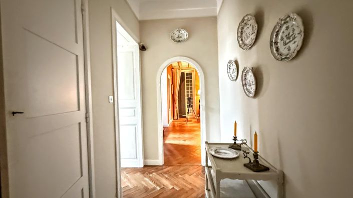 Image No.12-6 Bed Property for sale