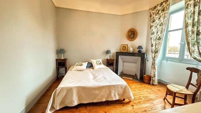 Image No.13-6 Bed Property for sale