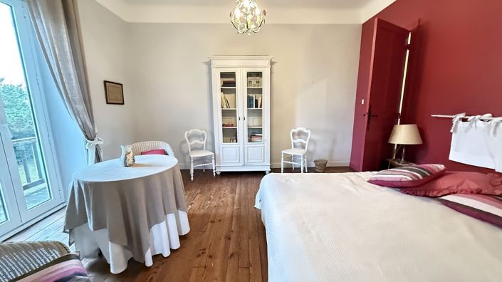 Image No.14-6 Bed Property for sale