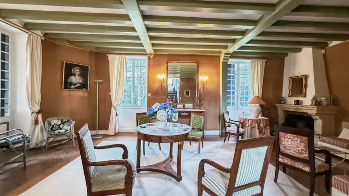 Image No.15-6 Bed Property for sale