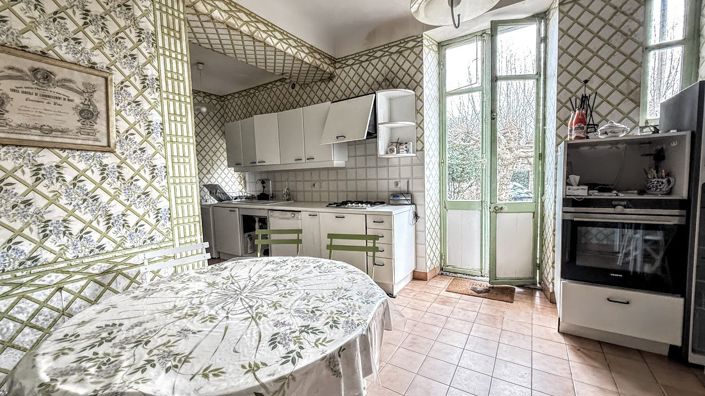 Image No.16-6 Bed Property for sale