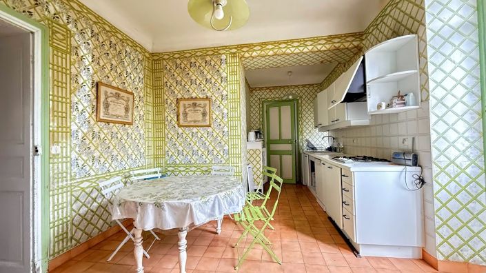 Image No.17-6 Bed Property for sale