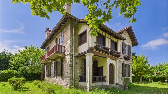 Image No.2-6 Bed Property for sale