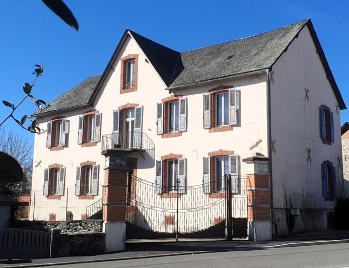 Image No.1-4 Bed Property for sale