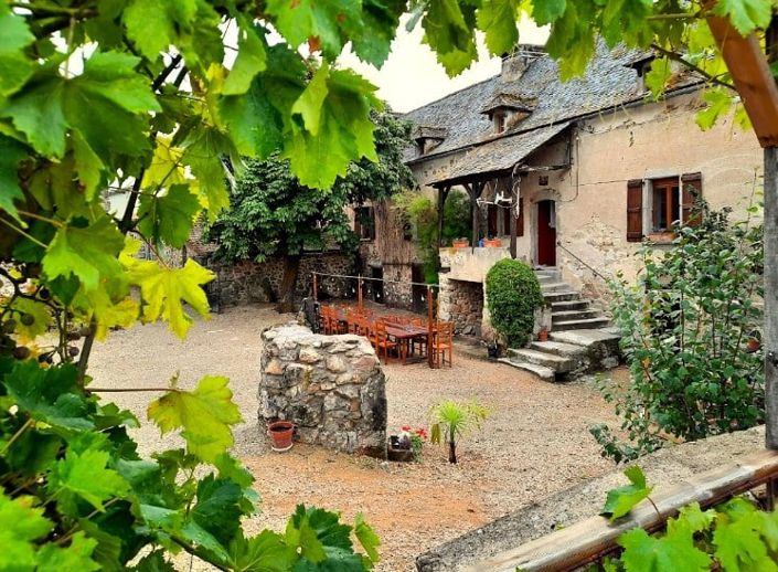 Image No.1-6 Bed Property for sale