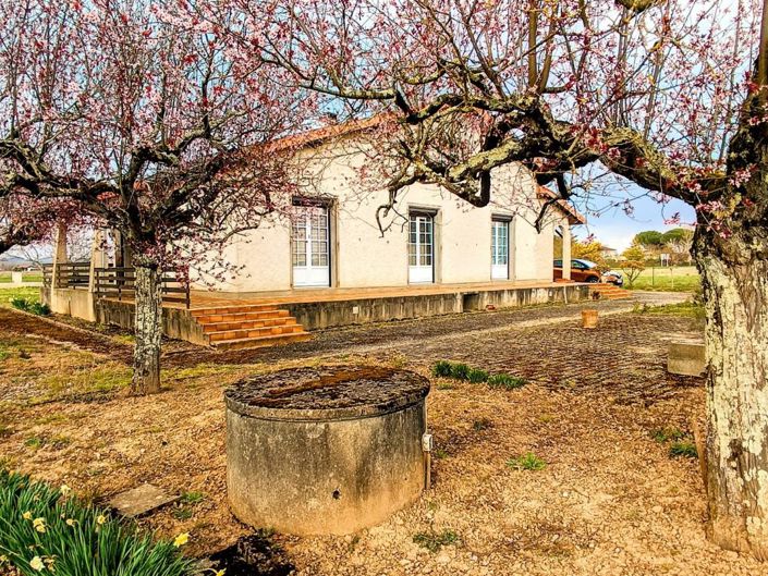 Image No.1-4 Bed House for sale