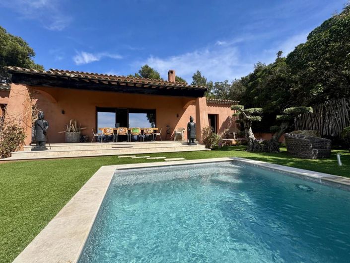 Image No.7-7 Bed House for sale