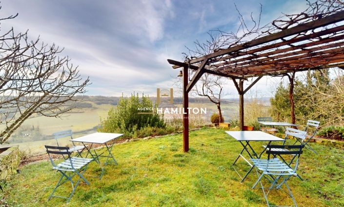 Image No.1-4 Bed Property for sale
