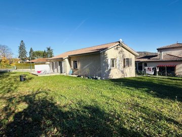 1 - Saint-Girons, Property
