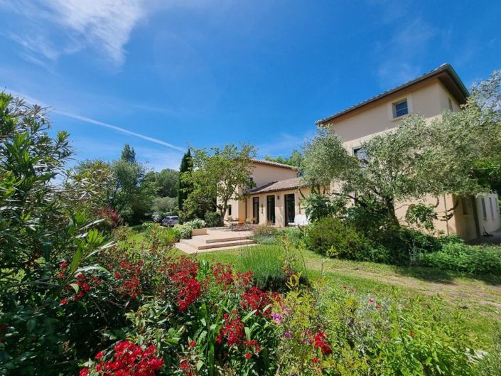 Image No.1-6 Bed Property for sale