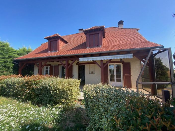 Image No.1-4 Bed Property for sale