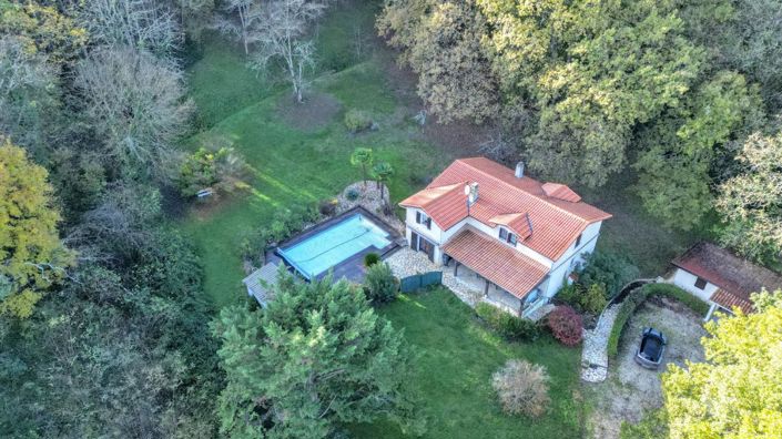 Image No.1-6 Bed House for sale