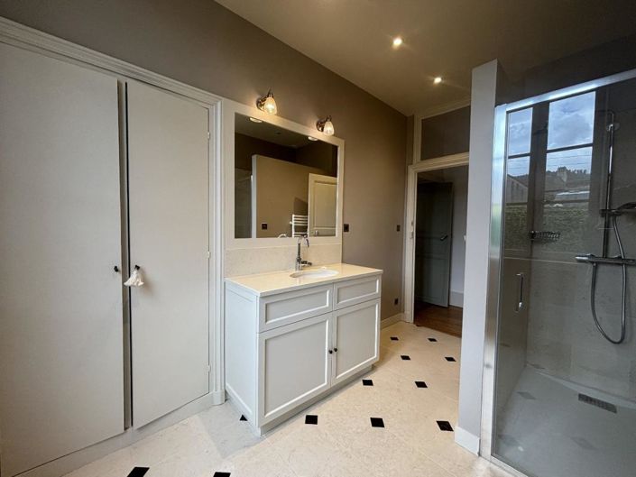 Image No.11-7 Bed Property for sale