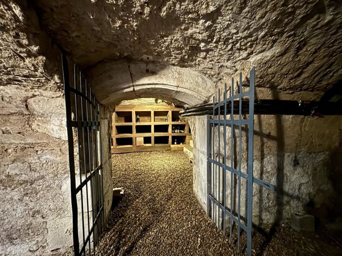 Image No.13-7 Bed Property for sale