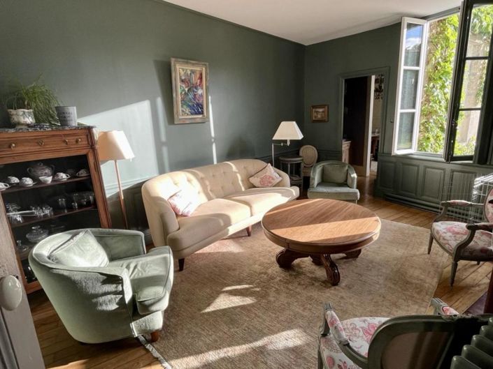 Image No.15-7 Bed Property for sale