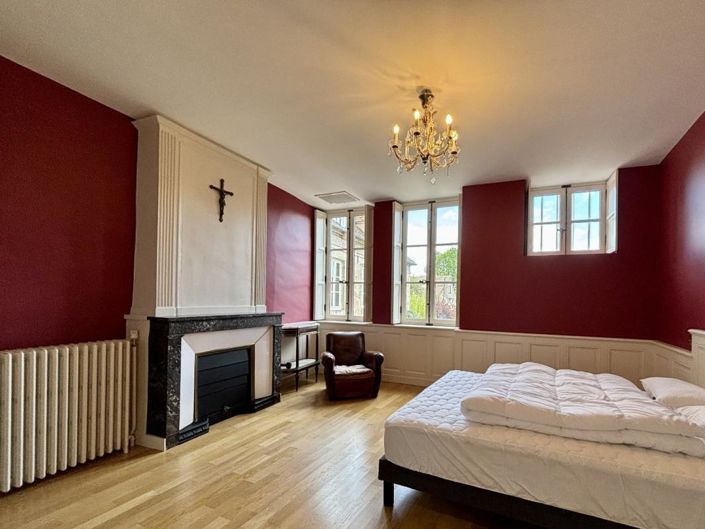 Image No.7-7 Bed Property for sale