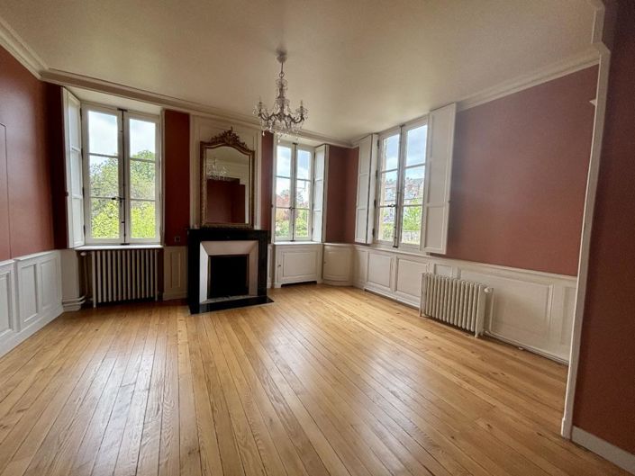 Image No.9-7 Bed Property for sale