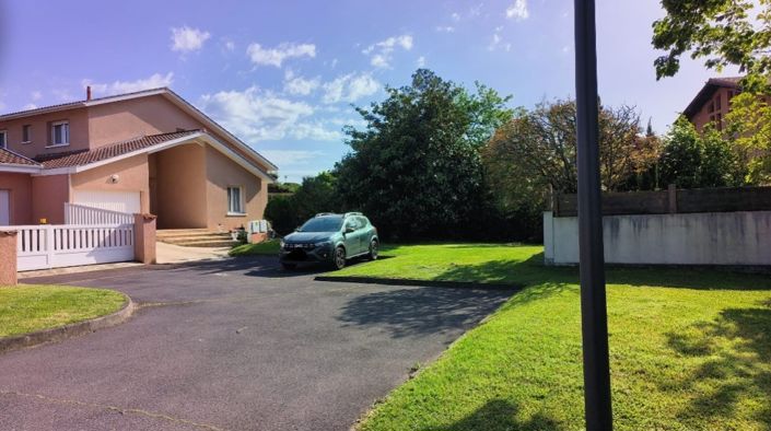 Image No.1-5 Bed House for sale