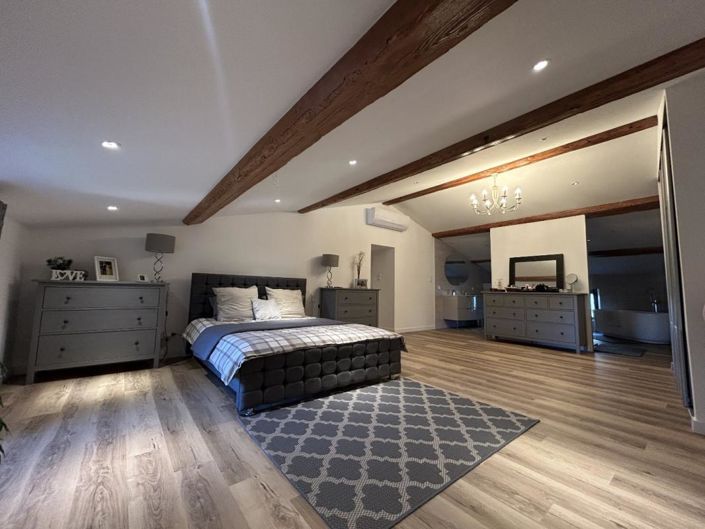 Image No.7-10 Bed House for sale