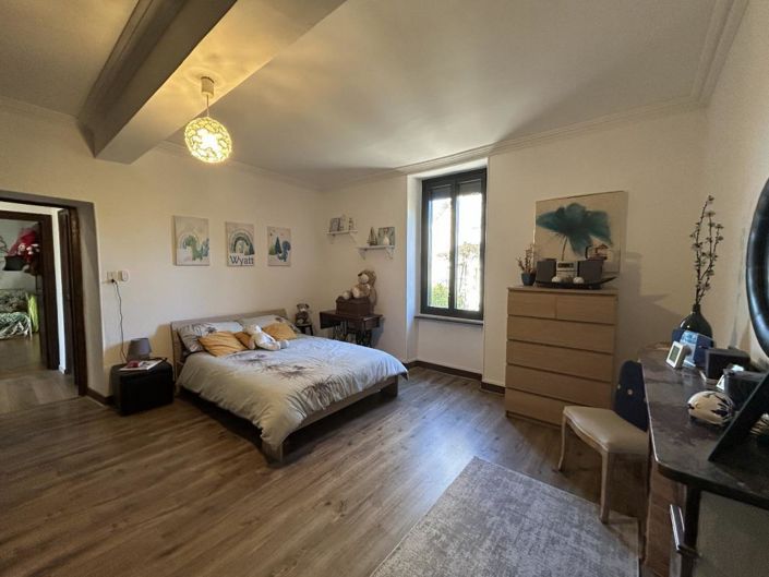 Image No.9-10 Bed House for sale