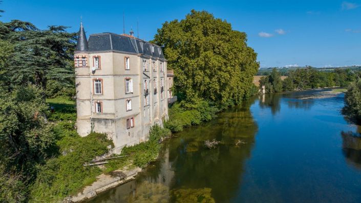 Image No.1-8 Bed Chateaux for sale